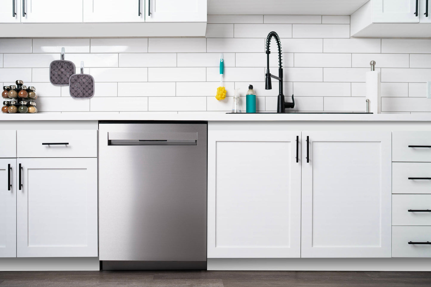 Hisense 24-inch European Made Stainless Steel Dishwasher with 3rd Rack and Auto Open Dry - HUI66360XCU