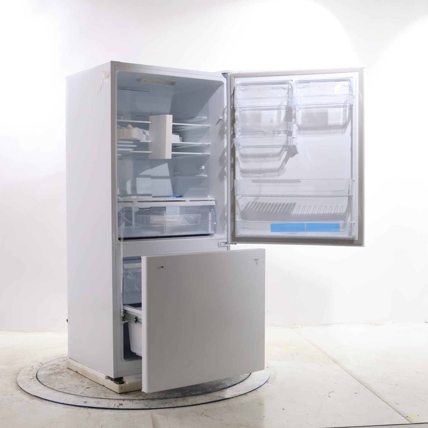 HISENSE BOTTOM FREEZER REFRIGERATOR, WHITE - RB17ND6WE