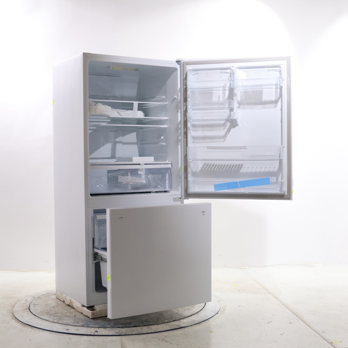 HISENSE BOTTOM FREEZER REFRIGERATOR, WHITE - RB17ND6WE