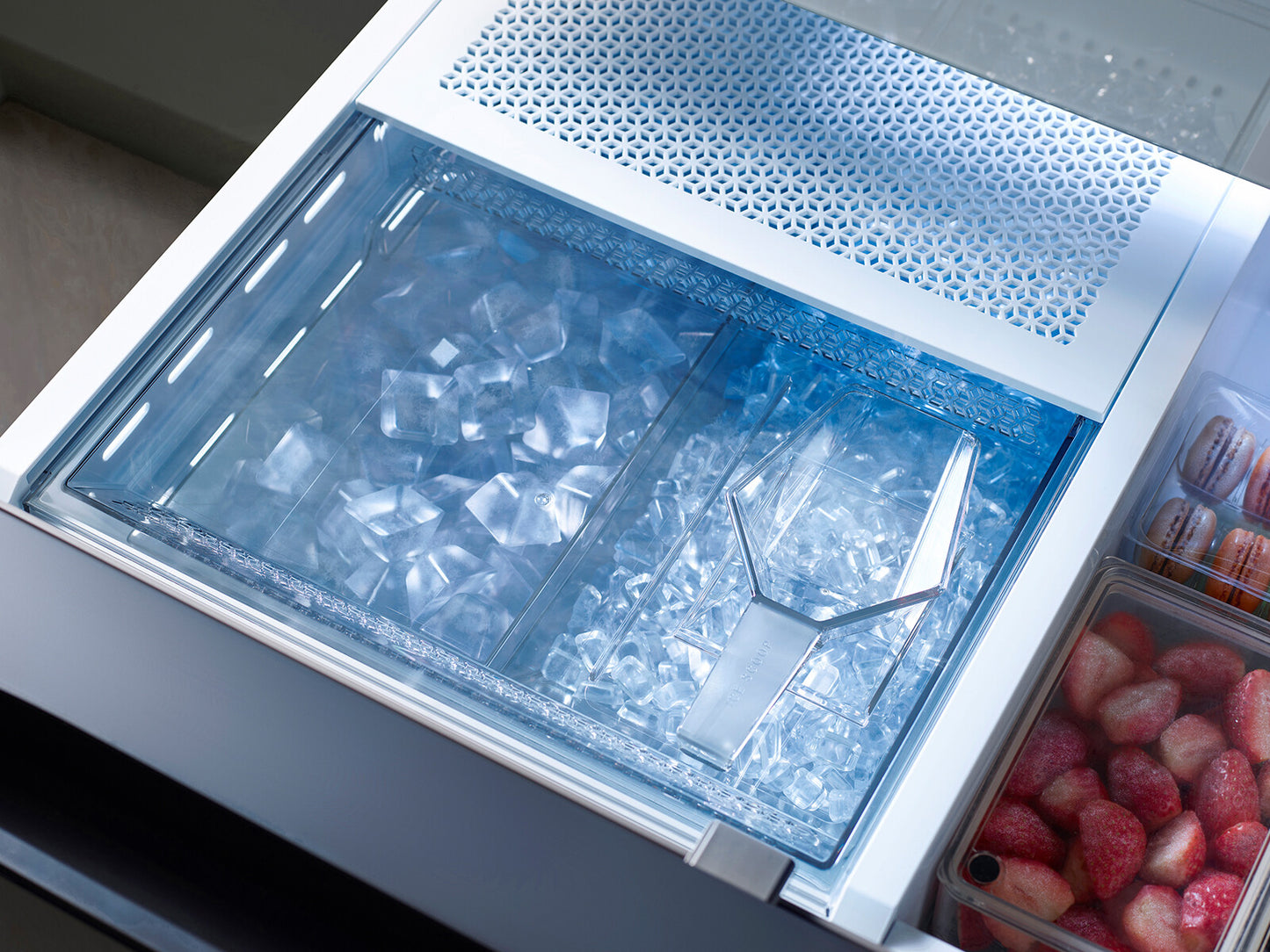 Samsung 36 Inch Smart 4-Door French Door Refrigerator with 29 cu. ft. Total Capacity, Bespoke Panel - RF29BB8600AP